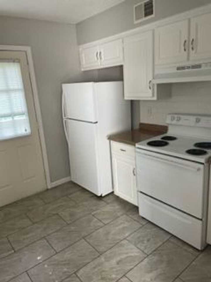 327 Nw Gibson Rd - Photo 4 of 9