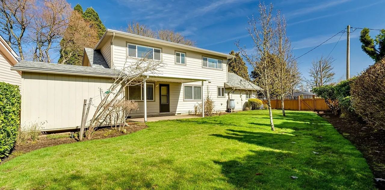 1244 Calvin St - Photo 2 of 10