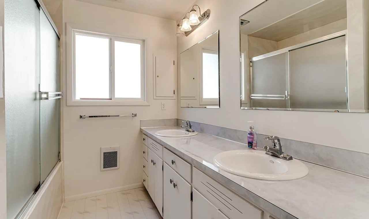 1244 Calvin St - Photo 3 of 10