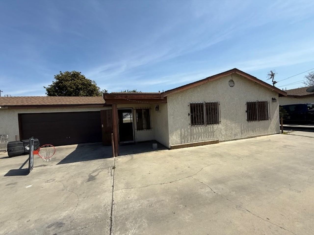 5142 Clara St - Photo 2 of 36