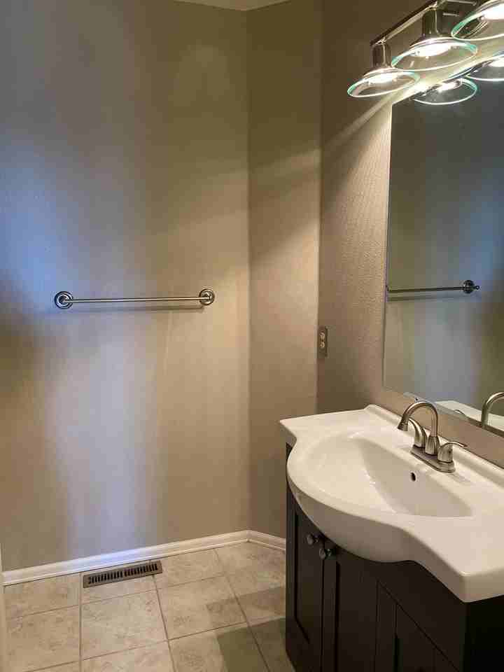 5831 Atlantic Dr - Photo 7 of 7