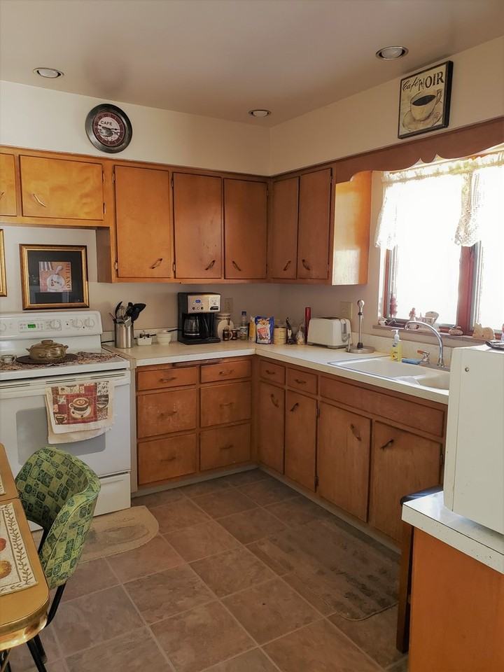 46 Pine Ln - Photo 3 of 11