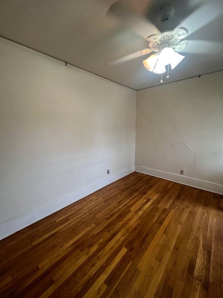 712 W 4th St - Photo 3 of 10