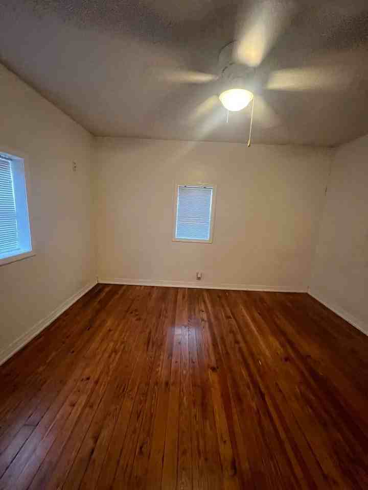 712 W 4th St - Photo 5 of 10