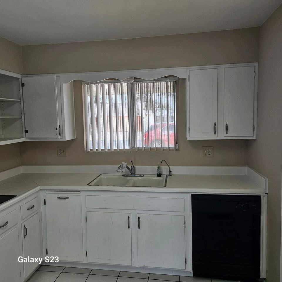 10010 W Andover Ave - Photo 6 of 22