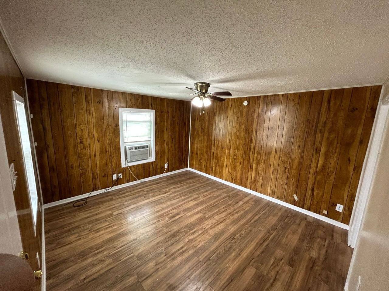 806 E Mckinney St - Photo 2 of 6