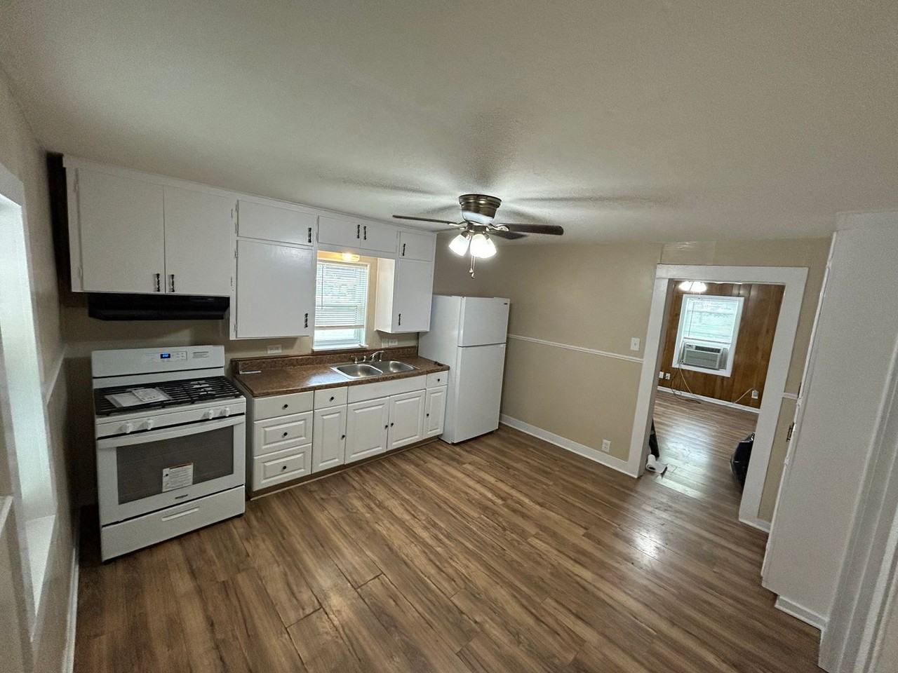 806 E Mckinney St - Photo 3 of 6