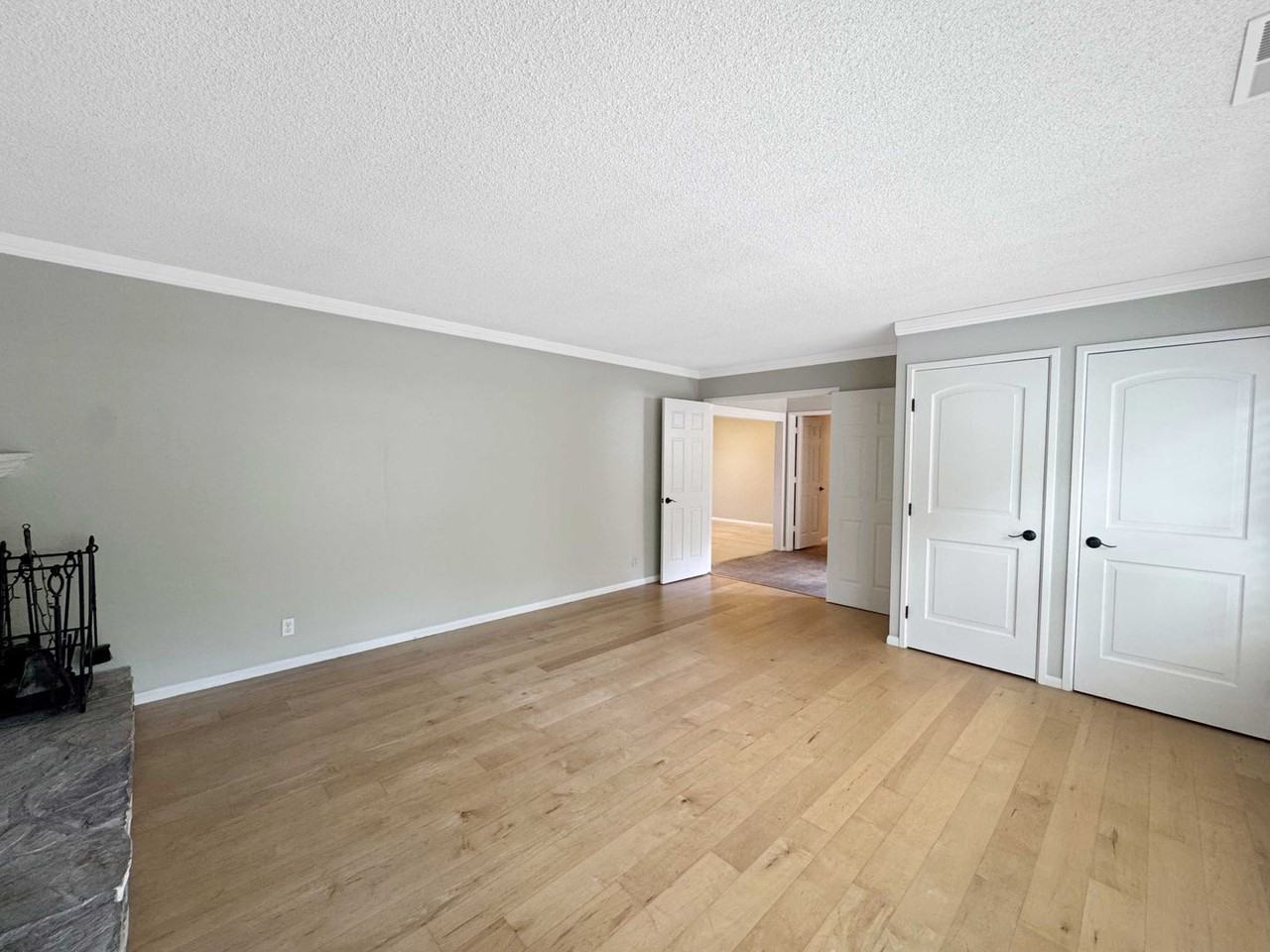 2393 Sunset Dr - Photo 3 of 23