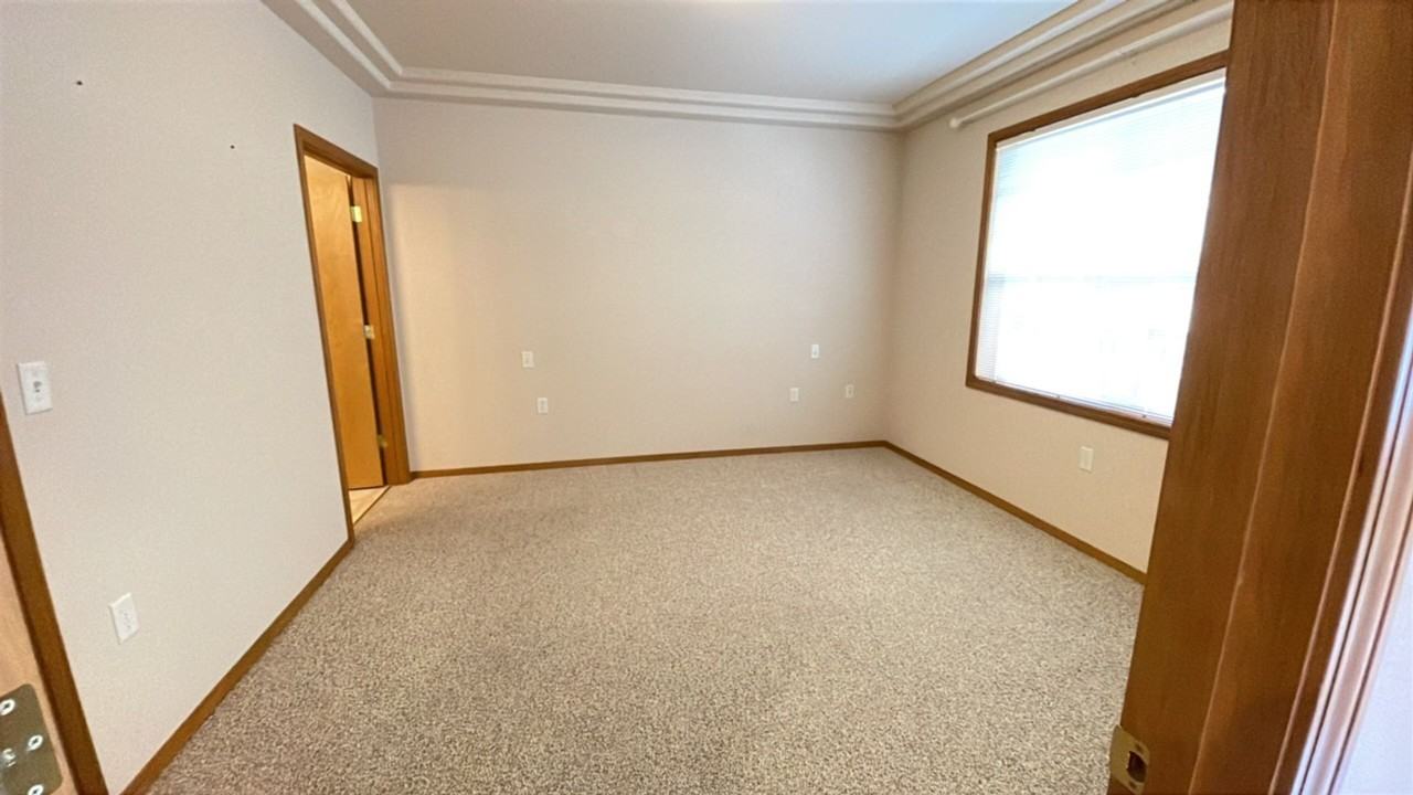 834 Pavilion Pl - Photo 3 of 10