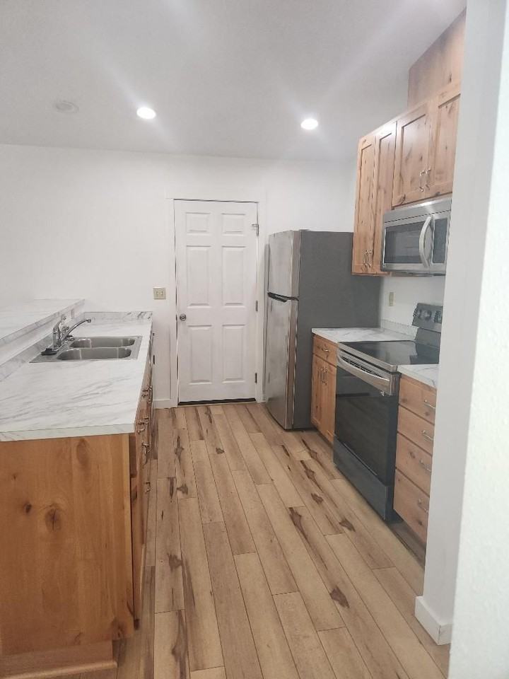 1683 Tamarack St - Photo 4 of 16