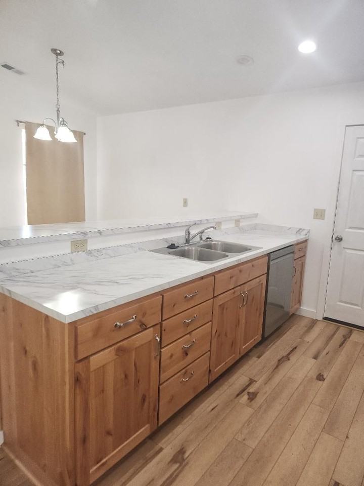 1683 Tamarack St - Photo 5 of 16