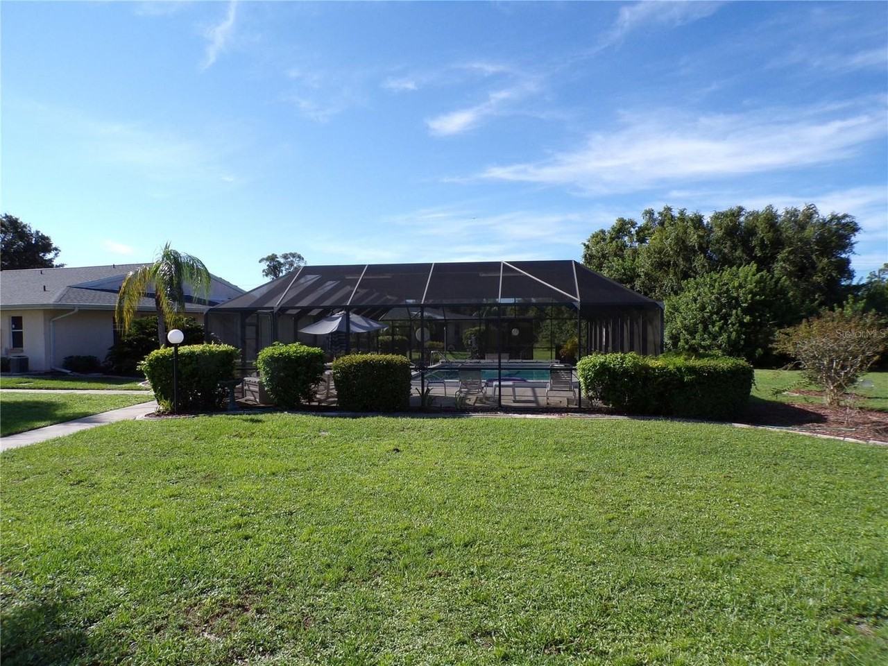 25068 Harborview Rd - Photo 2 of 19