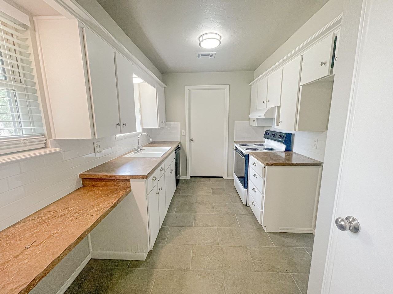 3012 Neighbors Ln - Photo 2 of 23