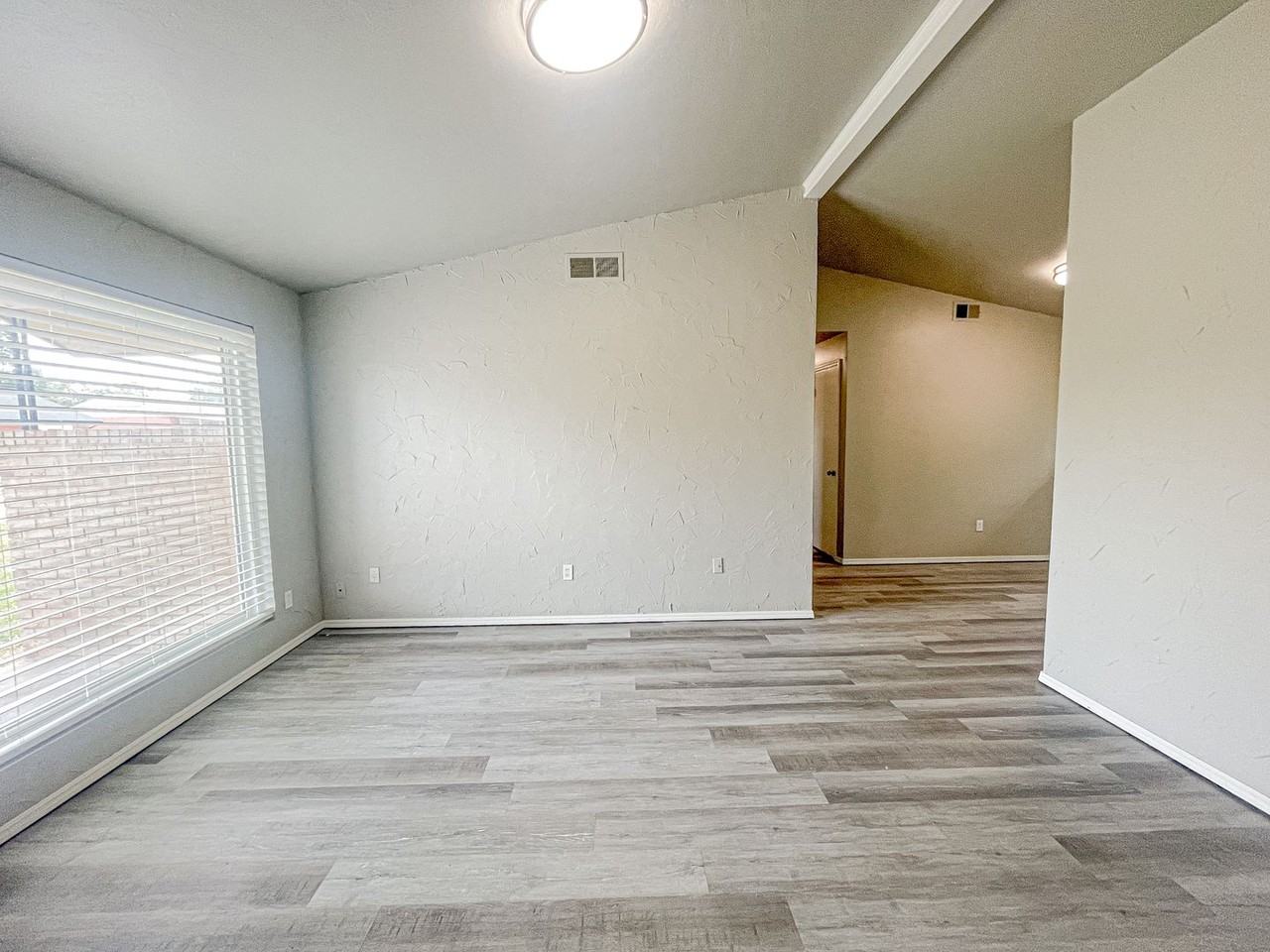 3012 Neighbors Ln - Photo 3 of 23