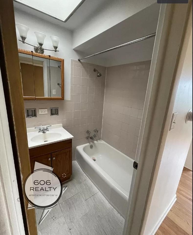 4827 West 31st! Great location for walkability! - Photo 7 of 10