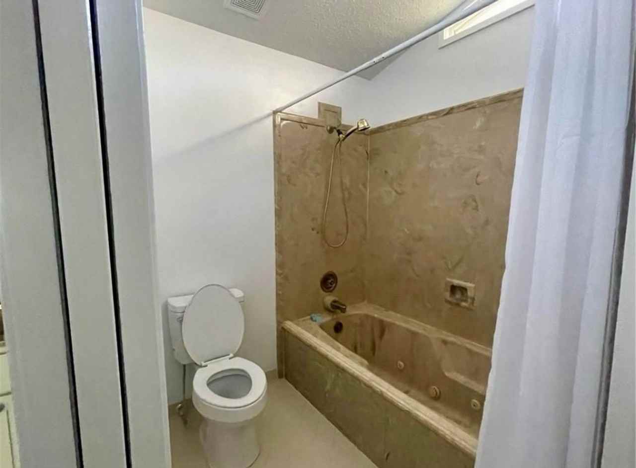 701 Montclaire Way - Photo 3 of 35