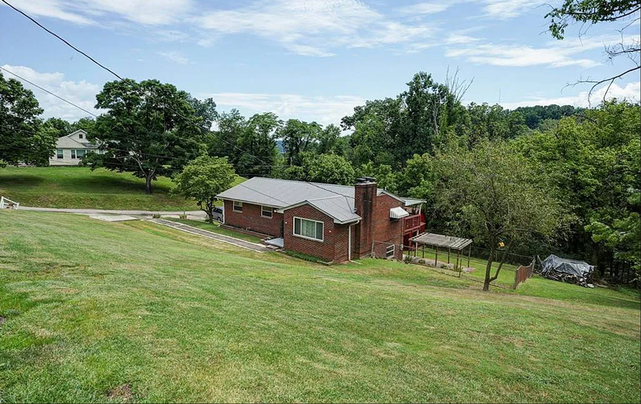 1100 Ledgehill Dr - Photo 2 of 15