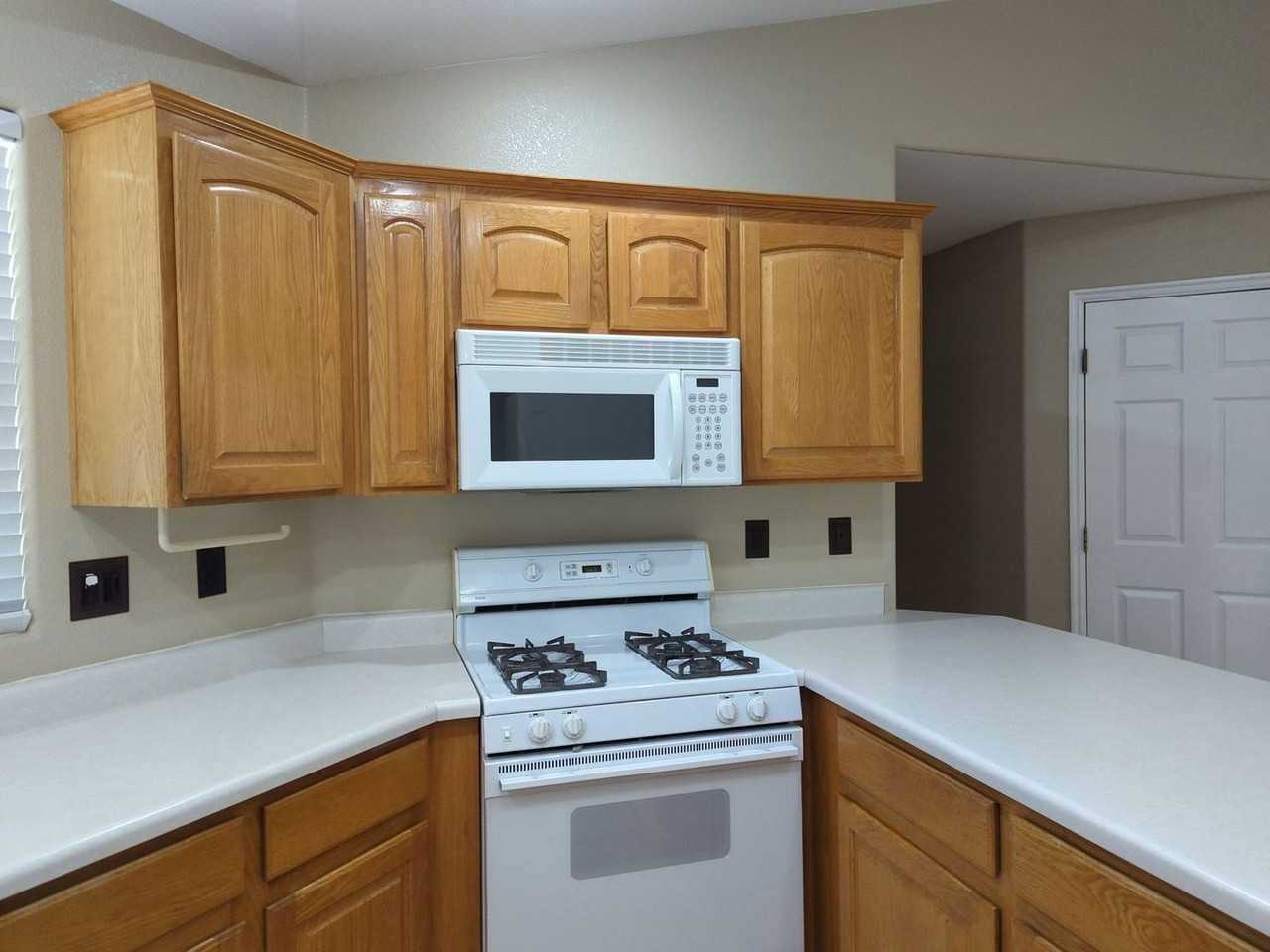 3539 Windmill Dr - Photo 2 of 12