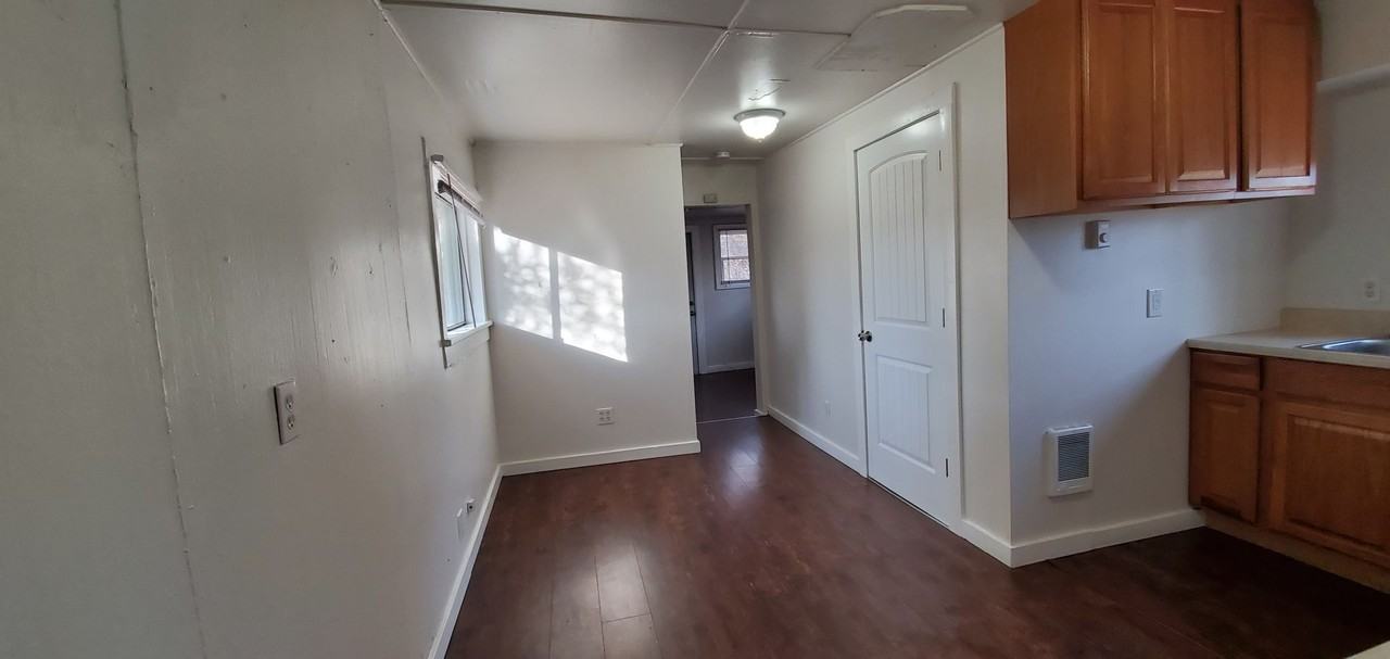 511 S Chatfield St - Photo 2 of 5