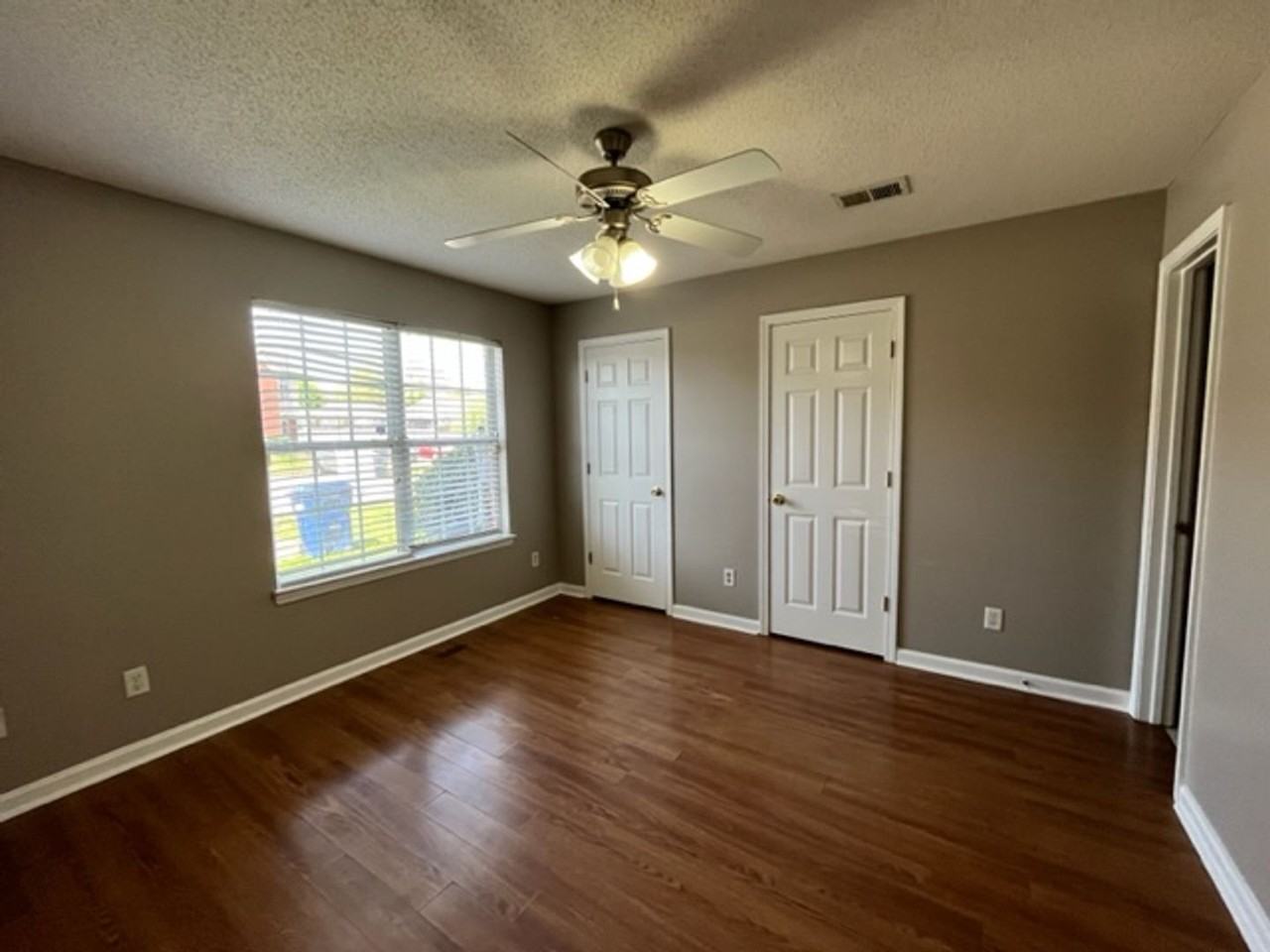 7252 Illinois Central Ave - Photo 3 of 12