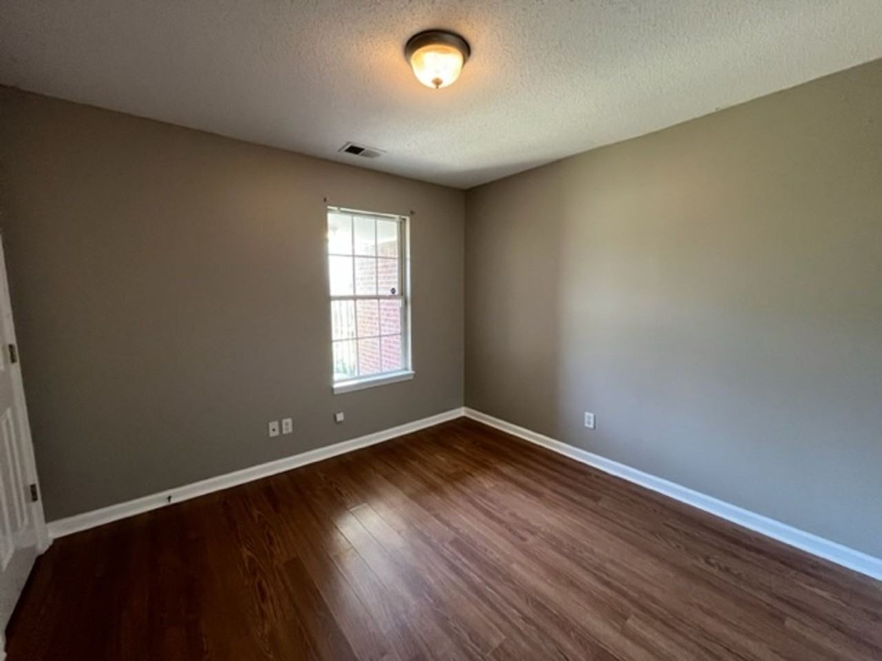 7252 Illinois Central Ave - Photo 4 of 12