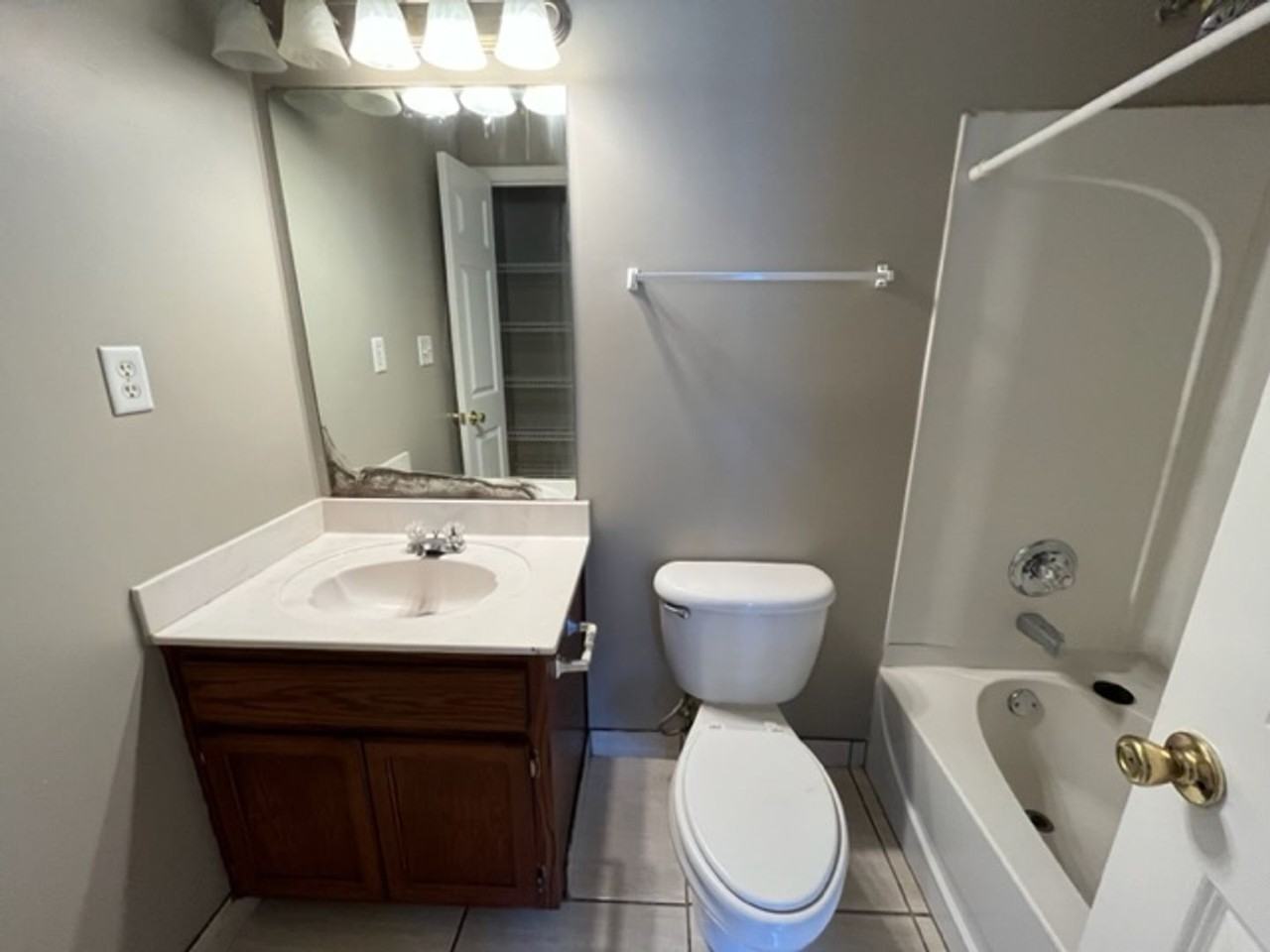7252 Illinois Central Ave - Photo 7 of 12