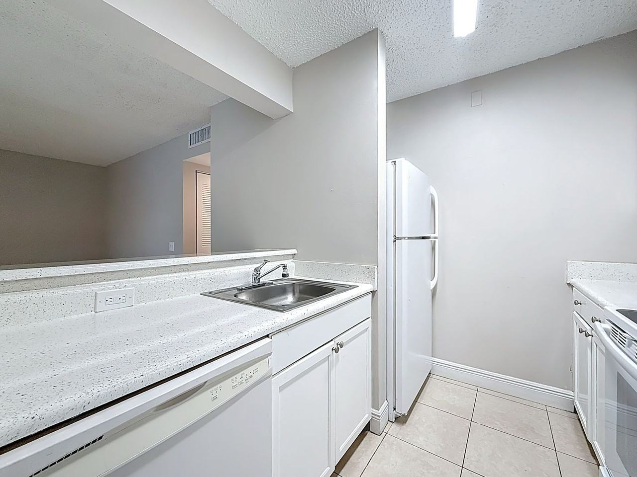 719 Meadows Cir - Photo 4 of 28