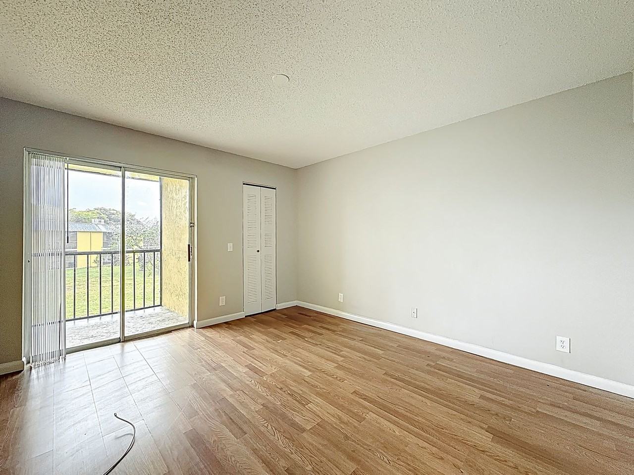 719 Meadows Cir - Photo 7 of 28