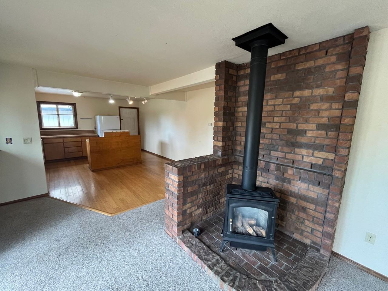 1027 Nw 13th St - Photo 3 of 23