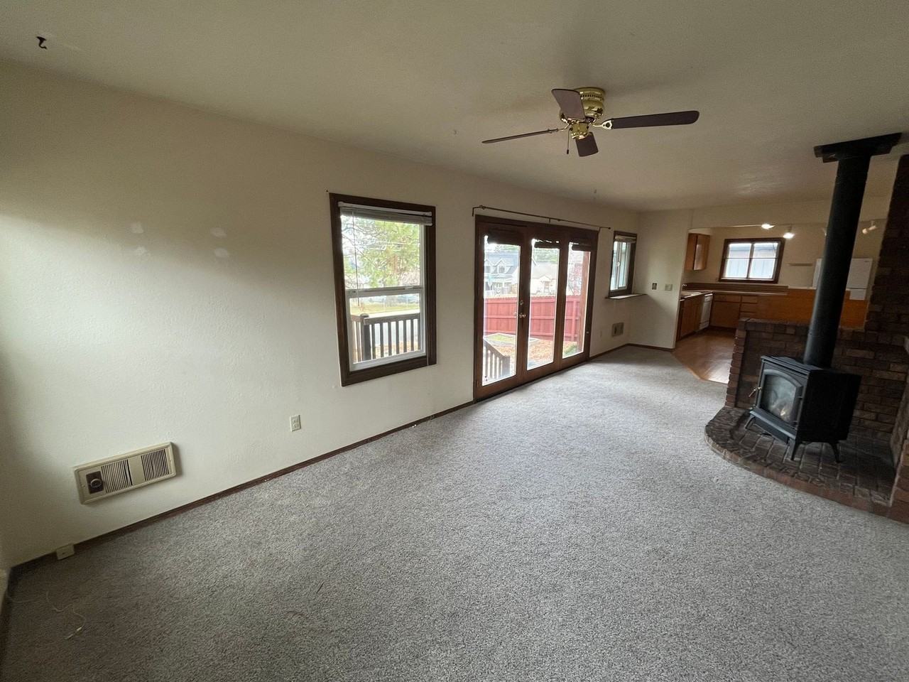 1027 Nw 13th St - Photo 5 of 23