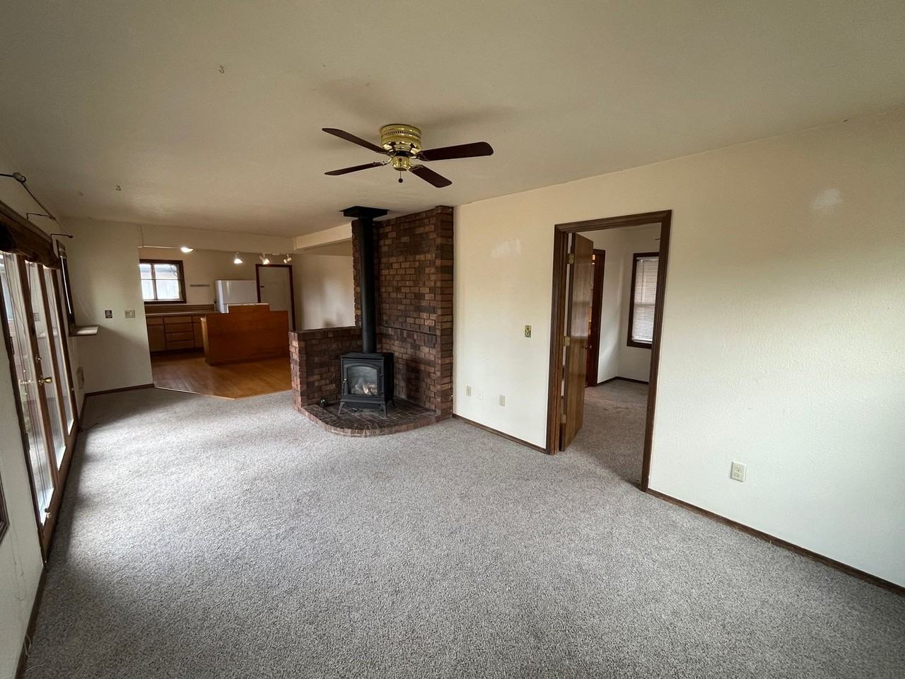 1027 Nw 13th St - Photo 6 of 23