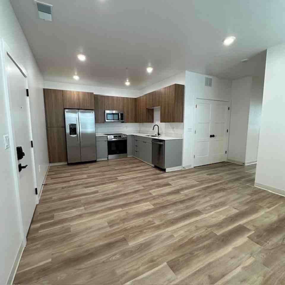 201 E Ross Ave #E - Photo 2 of 15