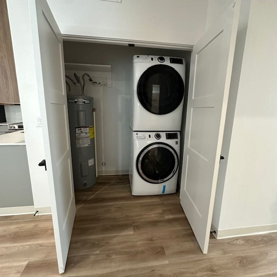 201 E Ross Ave #E - Photo 5 of 15