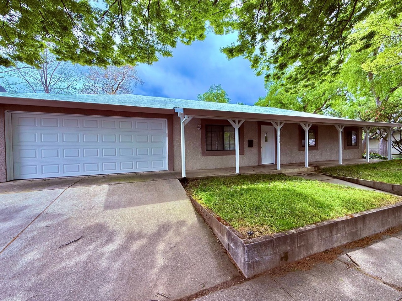 1625 High St - Photo 2 of 3