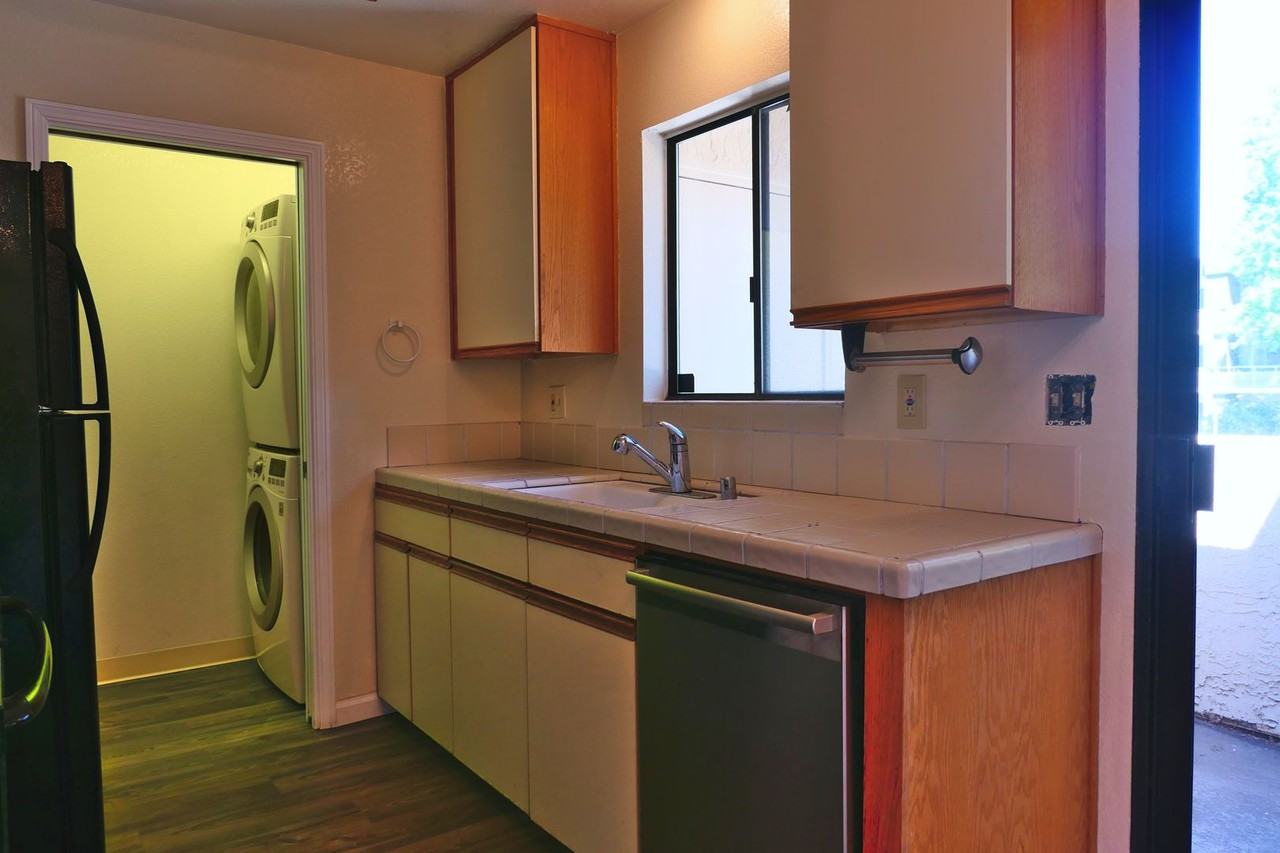 695 S Knickerbocker Dr #6 - Photo 7 of 14