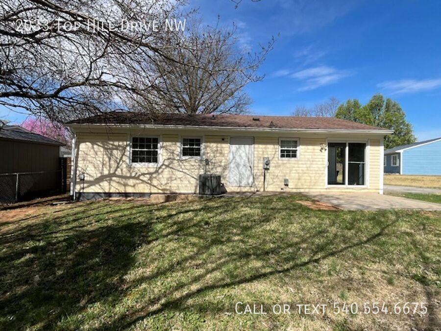 2033 Top Hill Dr Nw - Photo 3 of 15