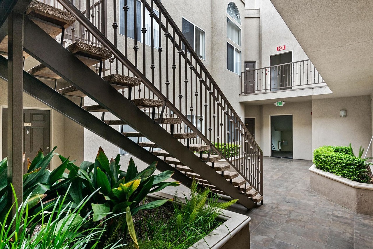 Vista Court Apartment Homes - Photo 5 of 7