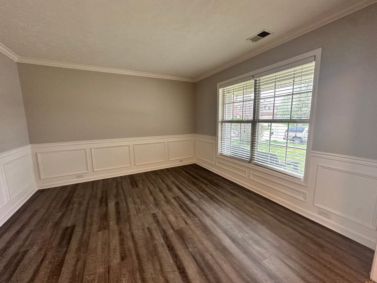 9215 Eminence Ct - Photo 3 of 30