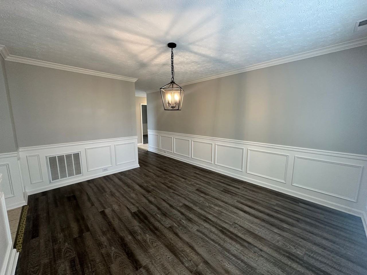 9215 Eminence Ct - Photo 6 of 30