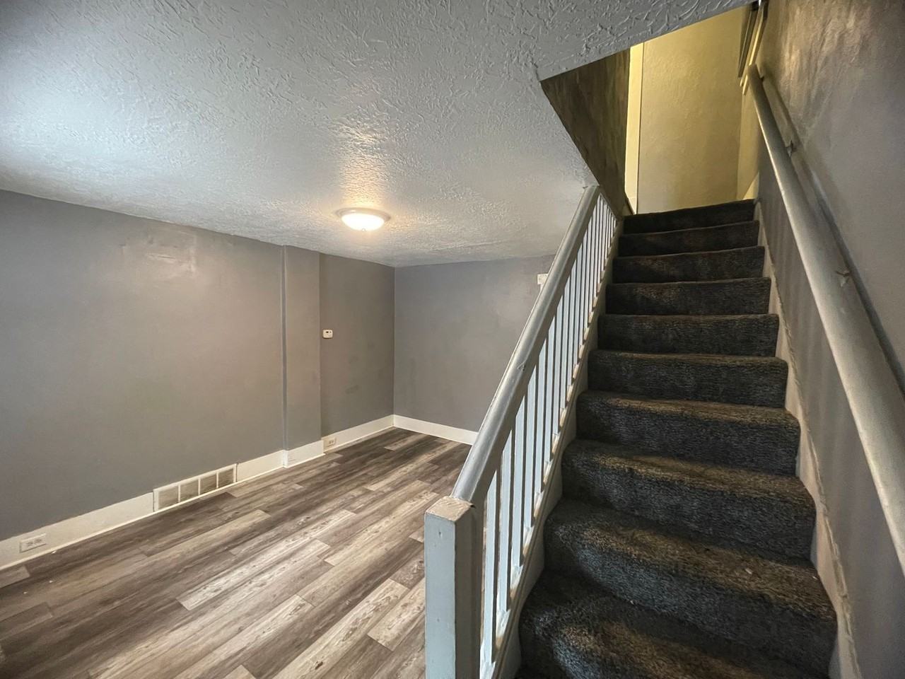 1025 Marena St - Photo 3 of 15