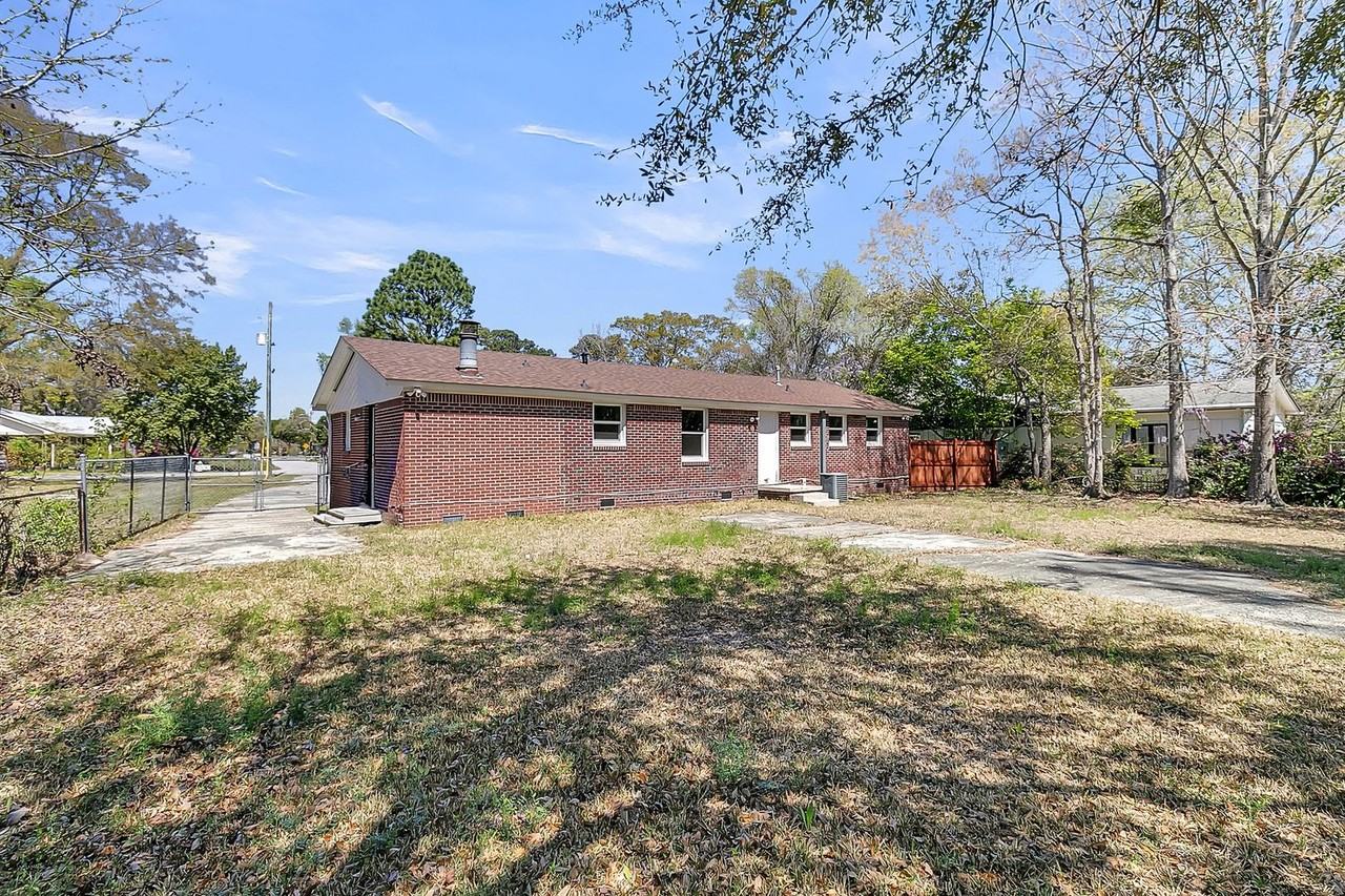 1341 Vine St - Photo 2 of 34