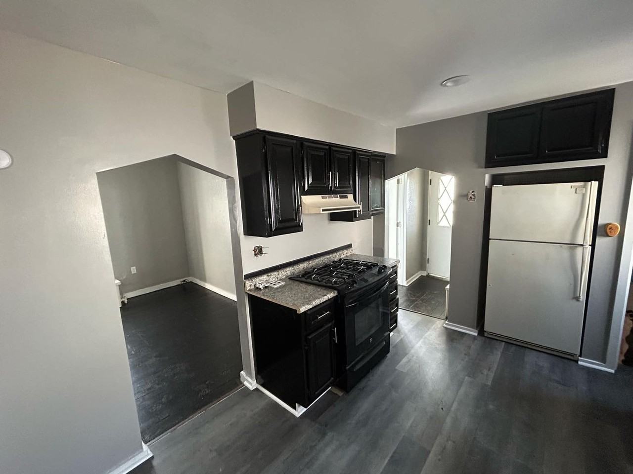 150 Scotia St - Photo 2 of 7