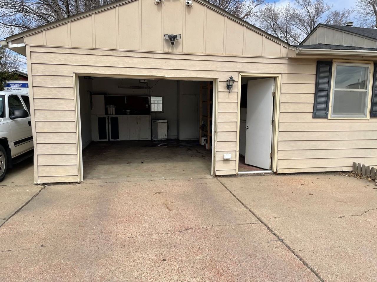 2700 W 2nd St - Photo 3 of 30