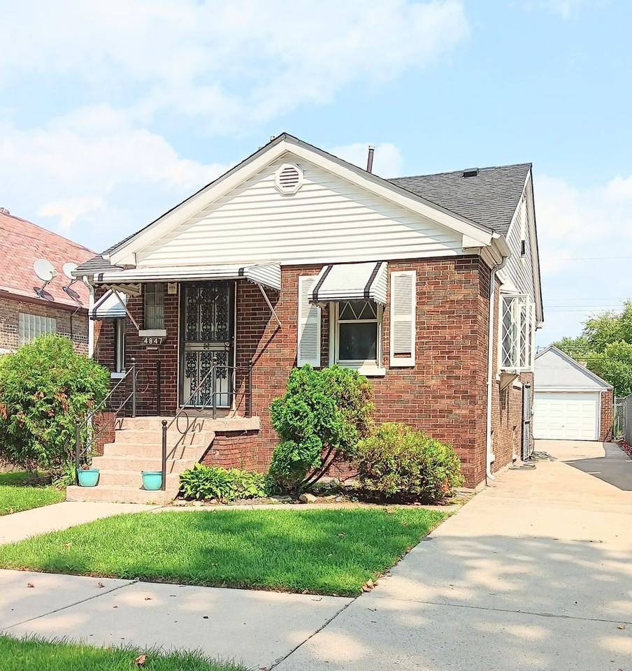 4847 Drummond St - Photo 2 of 26