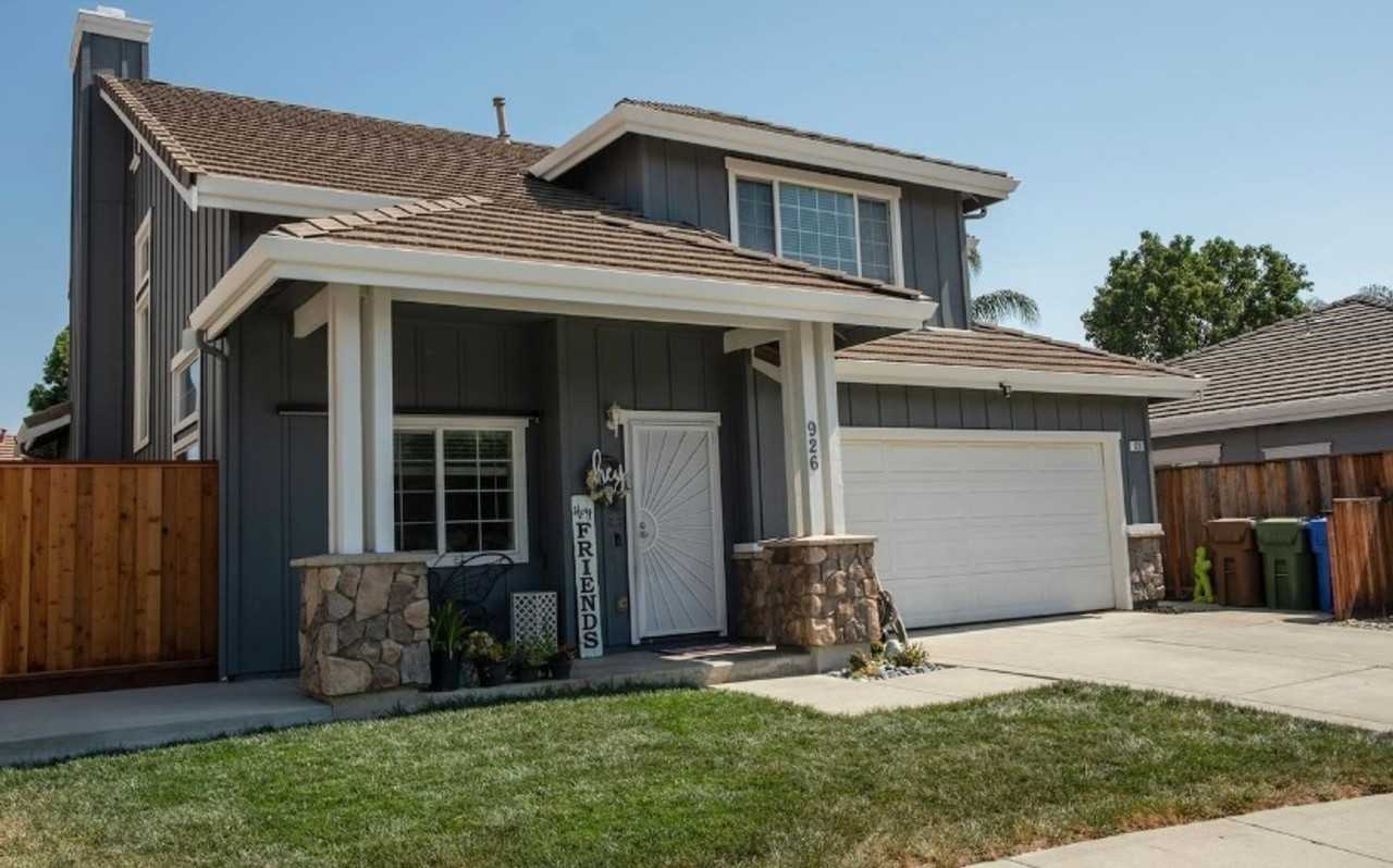 926 Outlook Ct - Photo 2 of 22