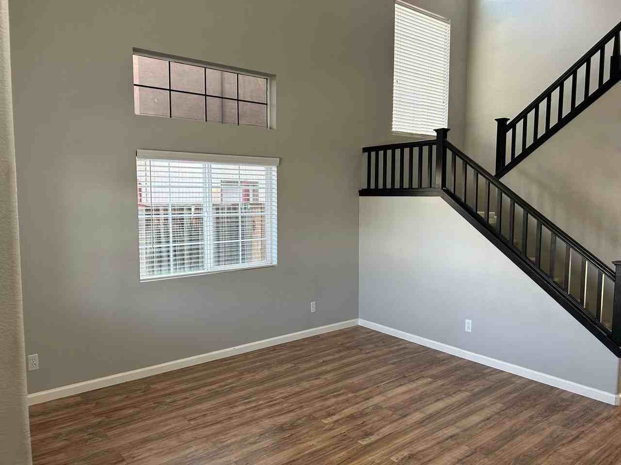 926 Outlook Ct - Photo 3 of 22