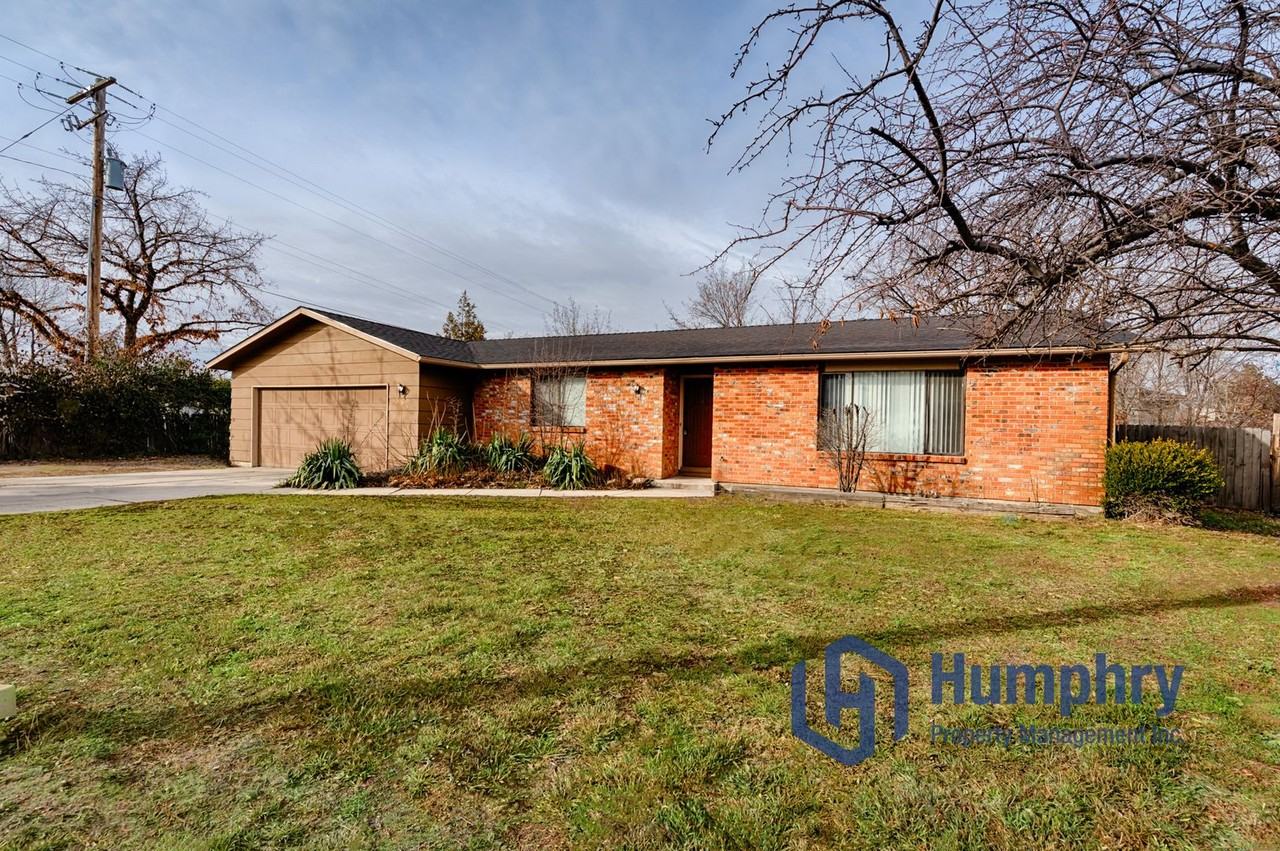 399 S Maple Grove Rd - Photo 2 of 19