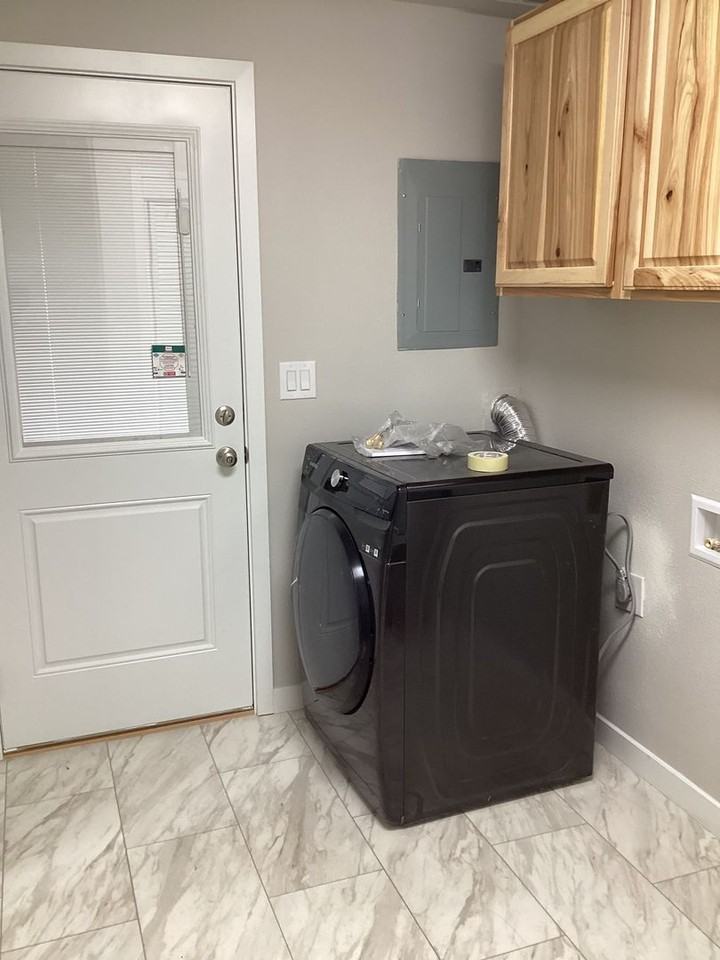 1332 8th Ave Sw - Photo 6 of 14