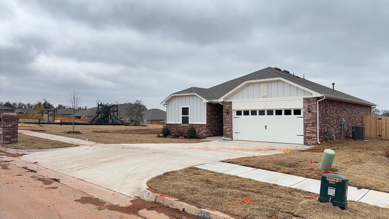 12408 Armstrong Dr - Photo 3 of 24