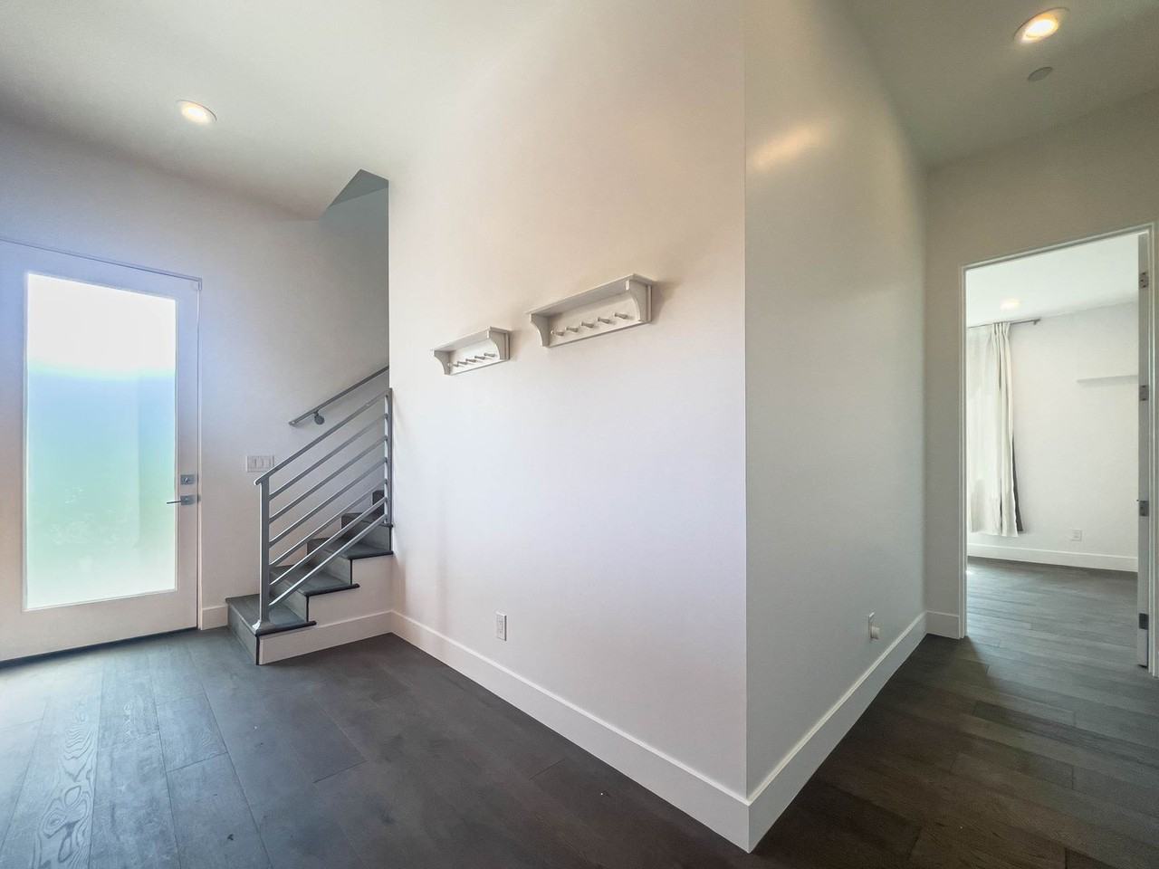948 N Benton Way - Photo 5 of 32